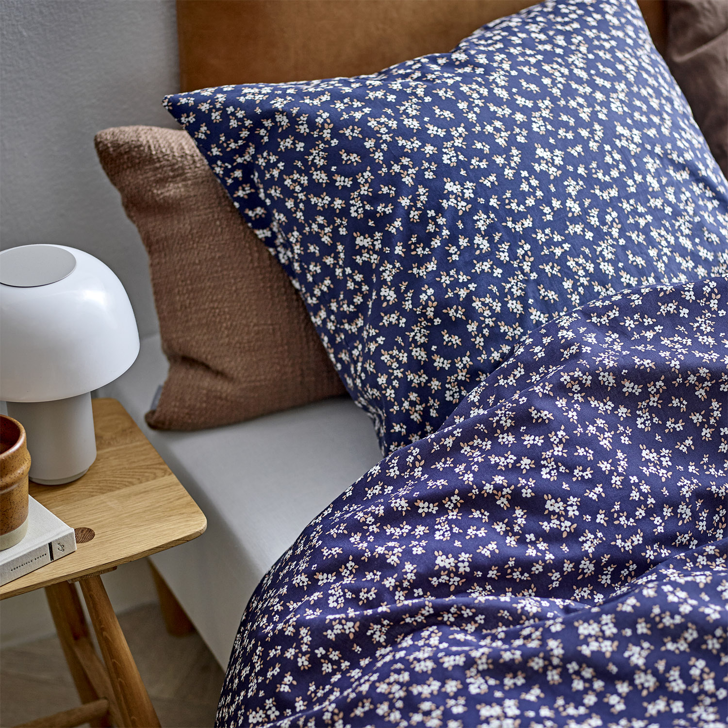 Sengetøj Painter's Garden i Navy Blue fra Södahl
